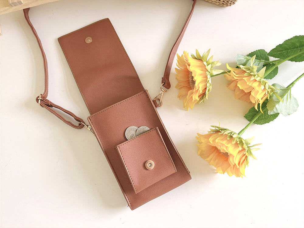 Disney Character - Winnie the Pooh Cell Phone Crossbody bag