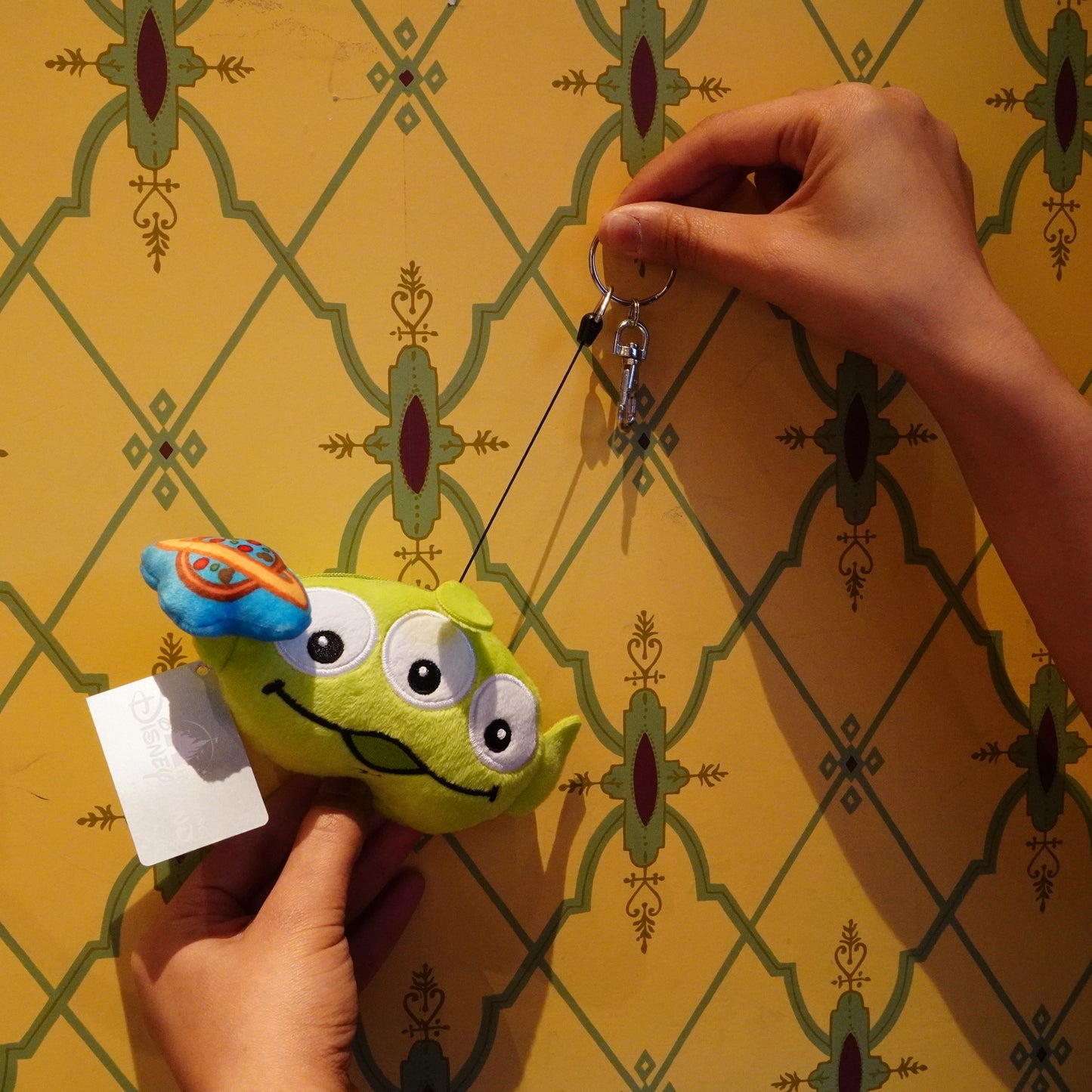 HKDL - Coin Case Keychain - Alien