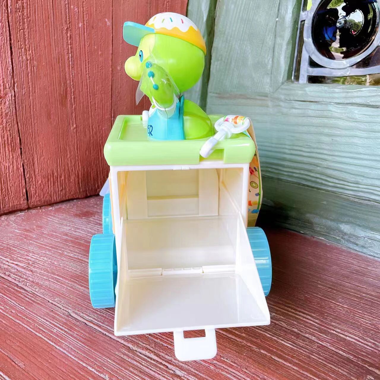 SHDL - Electric Olu Train Popcorn Bucket