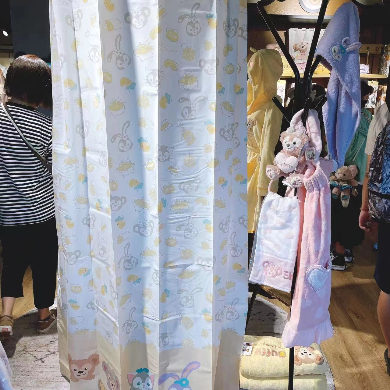 SHDL - Duffy and friends collection - Bath room curtain