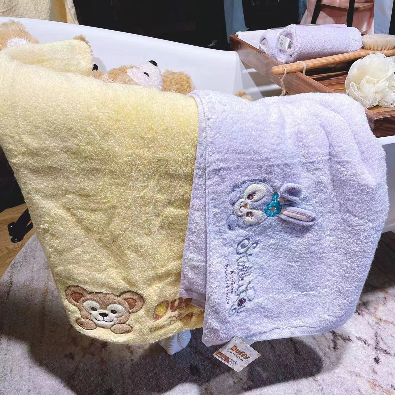 SHDL - Duffy and friends collection - Shellie May Bath towel