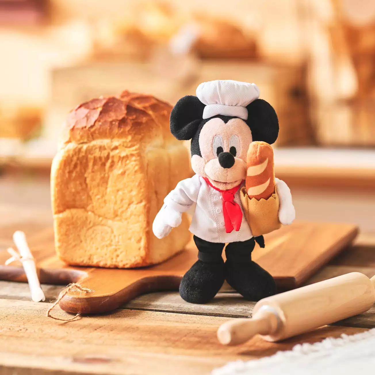 SDJ - MICKEY'S BAKERY - Mickey Mouse keychain plush