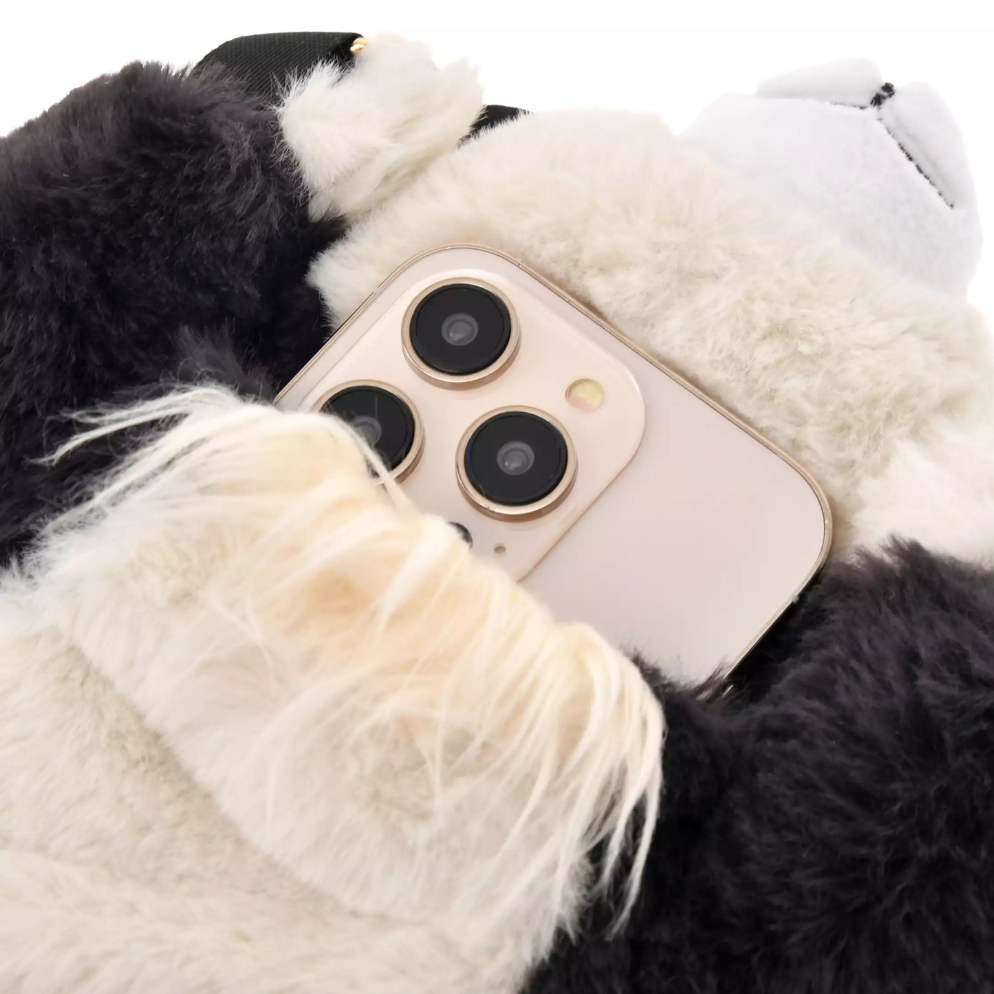 Disney Store Japan Cat Day 2026 limited edition merchandise. Japan exclusive Disney character goods featuring Lucifer, Figaro, and Marie with a chic antique design aesthetic. Figaro multi pochette. shop at LEALEA MART.