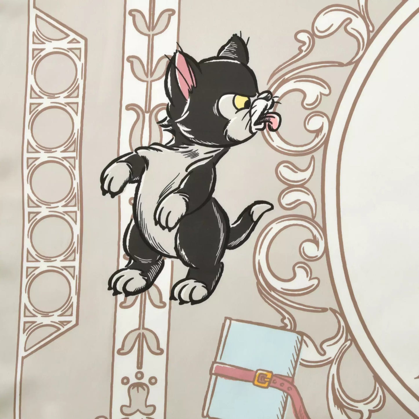 Scarf from the Disney Cat Day 2026 collection. White polyester scarf featuring Figaro in various adorable positions. Exclusive Japanese Disney merchandise celebrating February 22nd.
