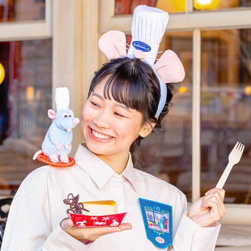 Wearable merchandise for the Tokyo DisneySea Food & Wine Festival. This headband features an illustration of Remy and stylish culinary patterns.