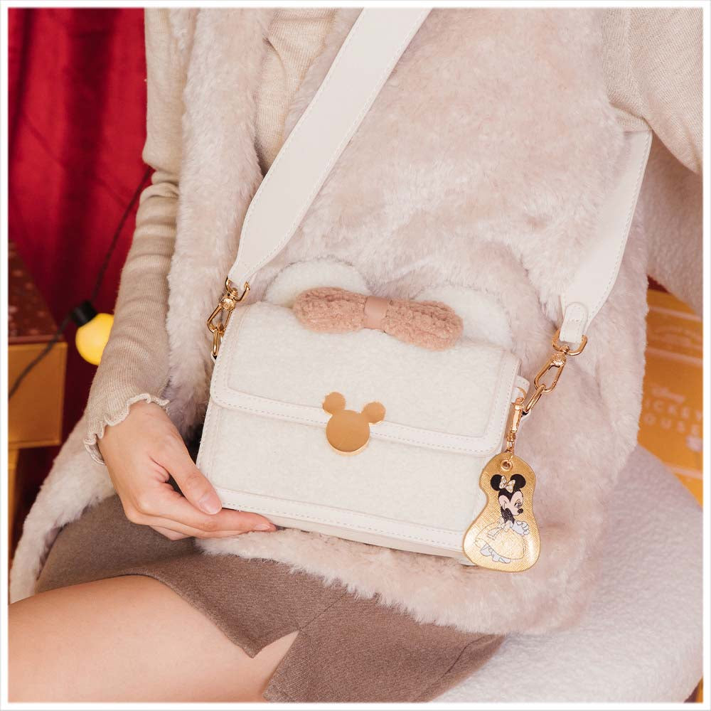 Disney Character Winter Crossbody bag (white)