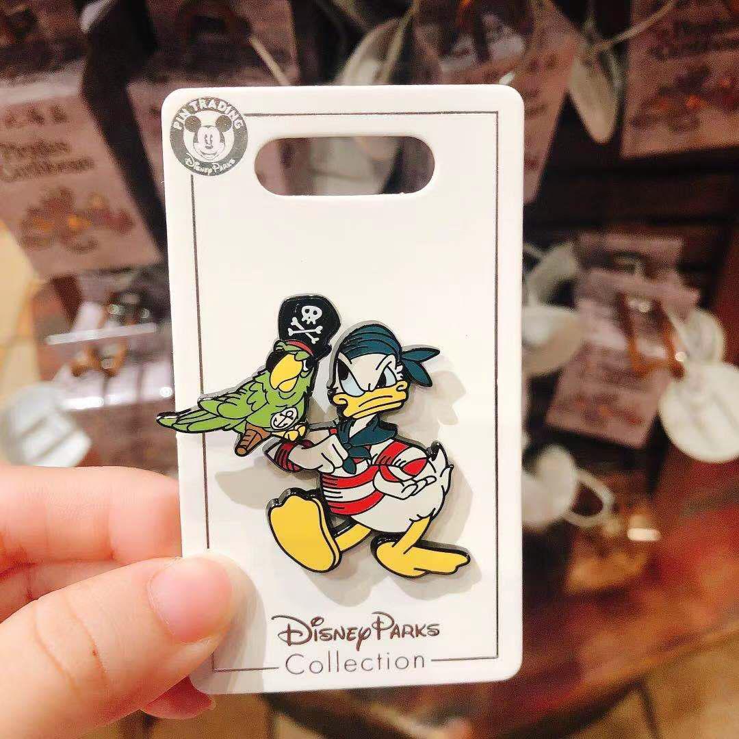 SHDL - Pirate of Caribbean Donald Duck Pins