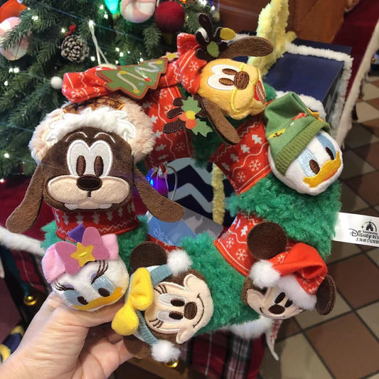 SHDL - Christmas 2022 - Mickey and friends Wreath