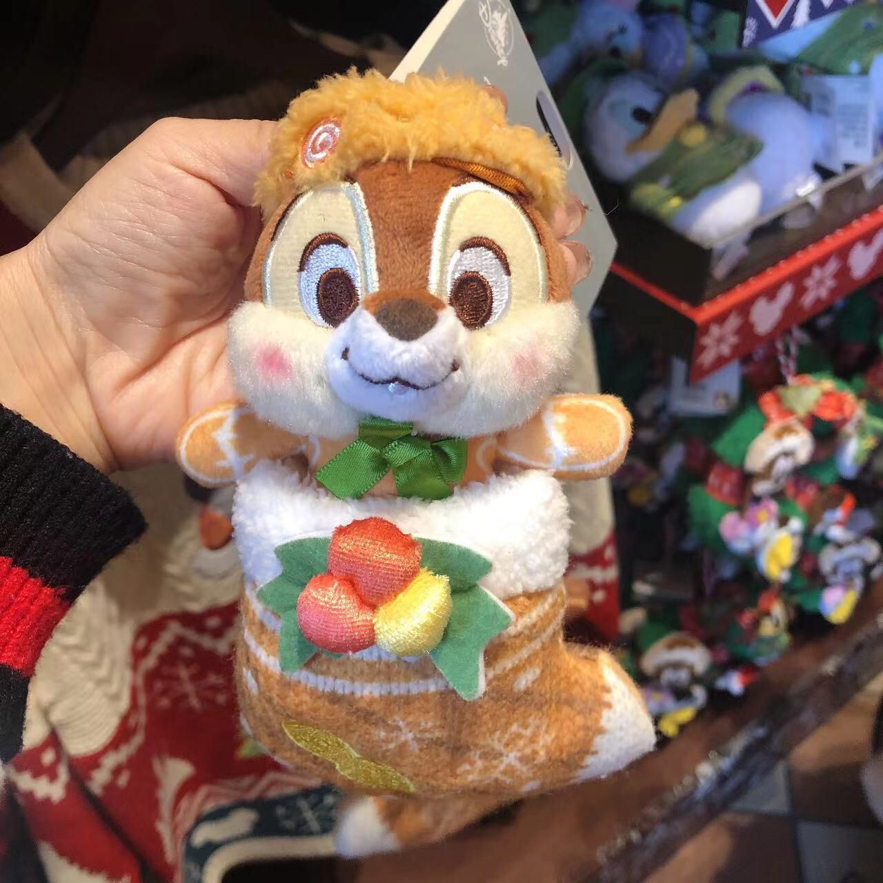 SHDL - Christmas 2022 - Chip and Dale keychain plush