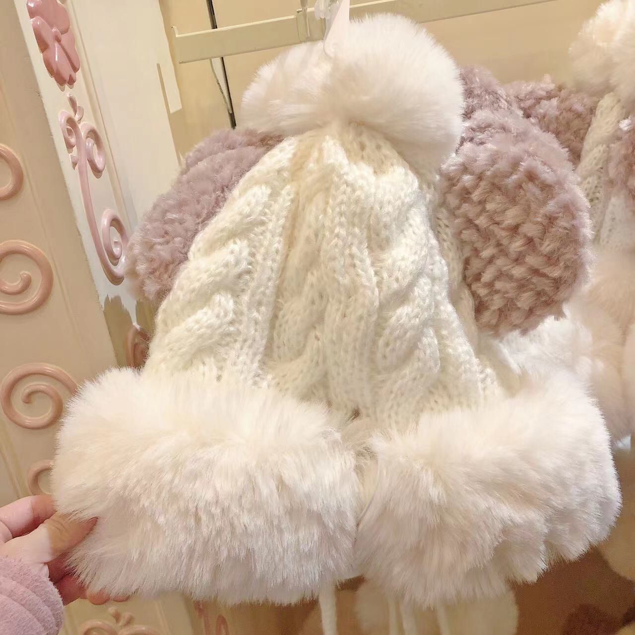 SHDL - Christmas 2022 - Duffy and Friends - Knit hat