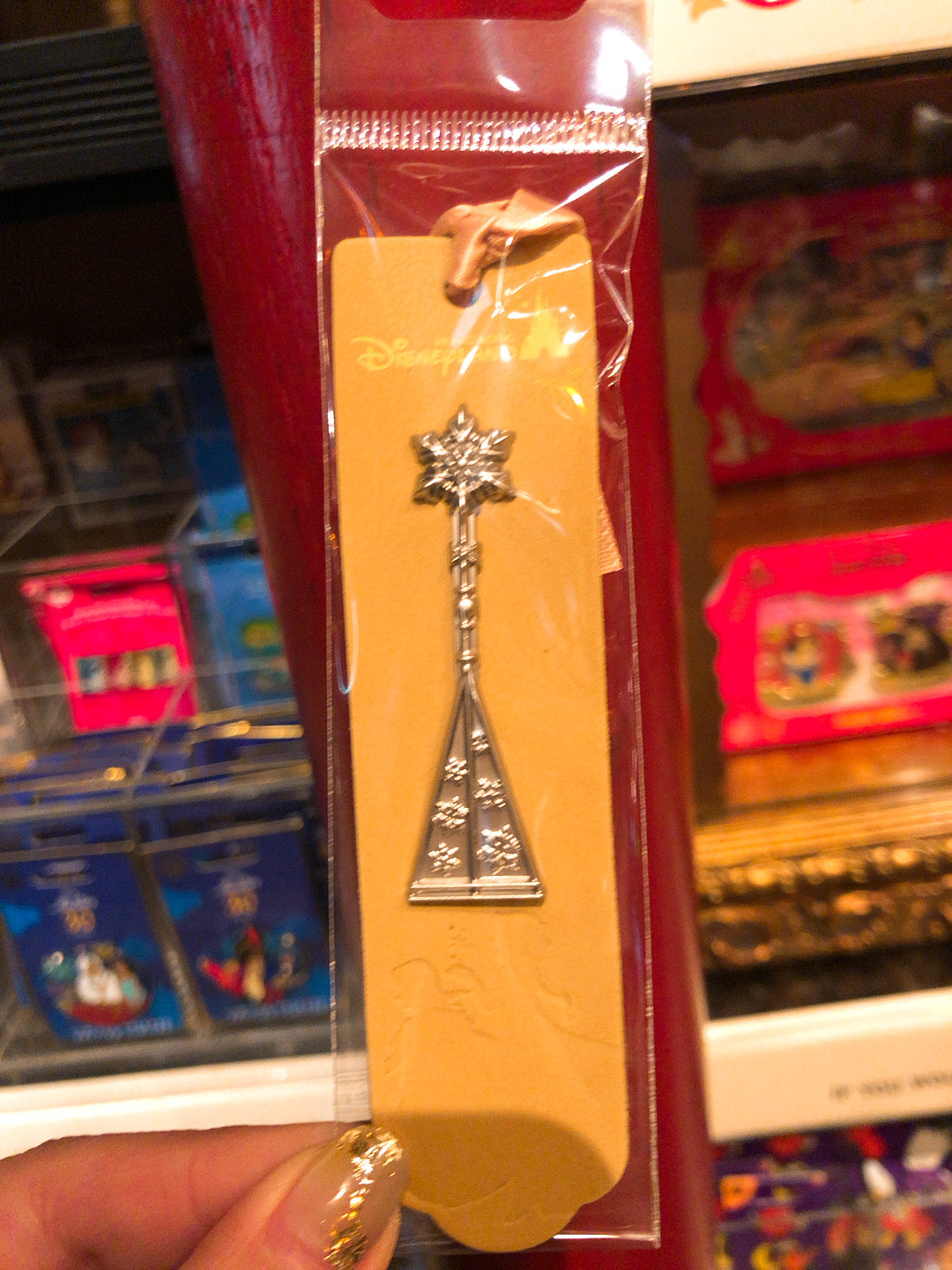 HKDL - Princess pin with leather bookmark collection